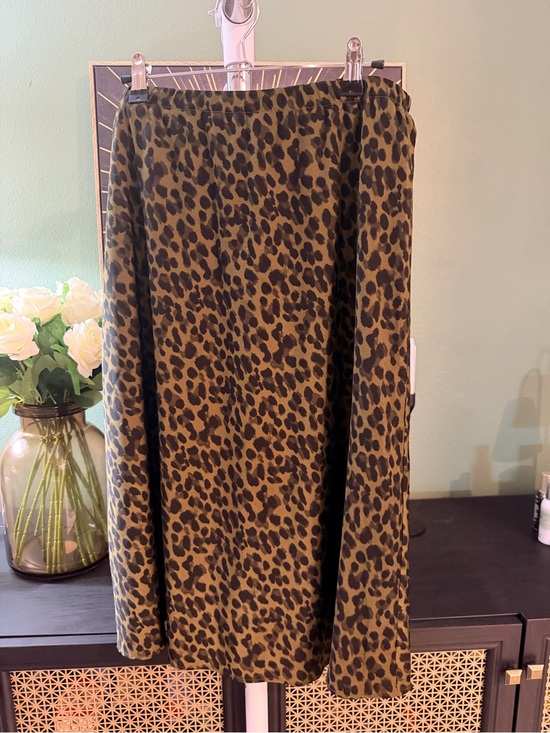 Banana Republic Dresses & Skirts - Banana Republic Olive and Dark Brown Leopard Midi Skirt